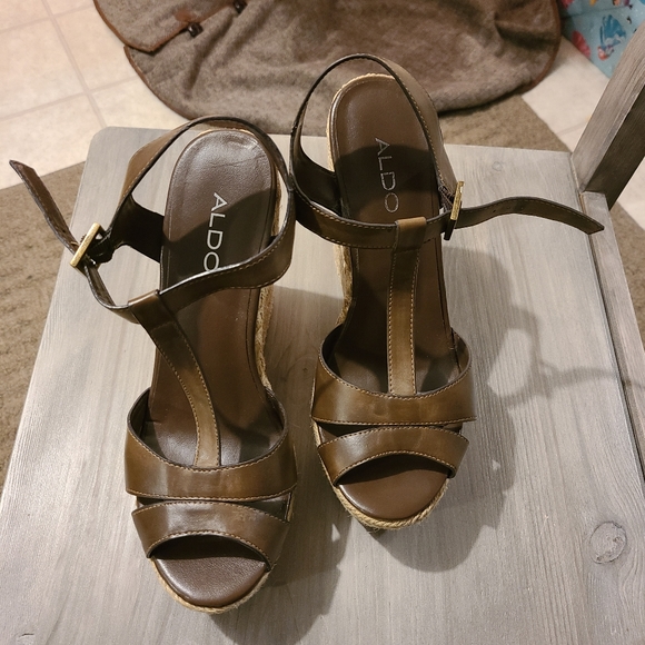 ALDO WEDGE HEELS - Picture 3 of 3